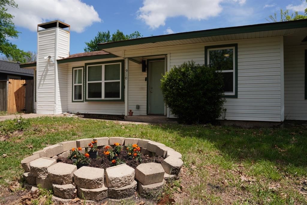 Photo of 910 Pampa Drive, Mesquite, TX 75149 (MLS # 21236914)