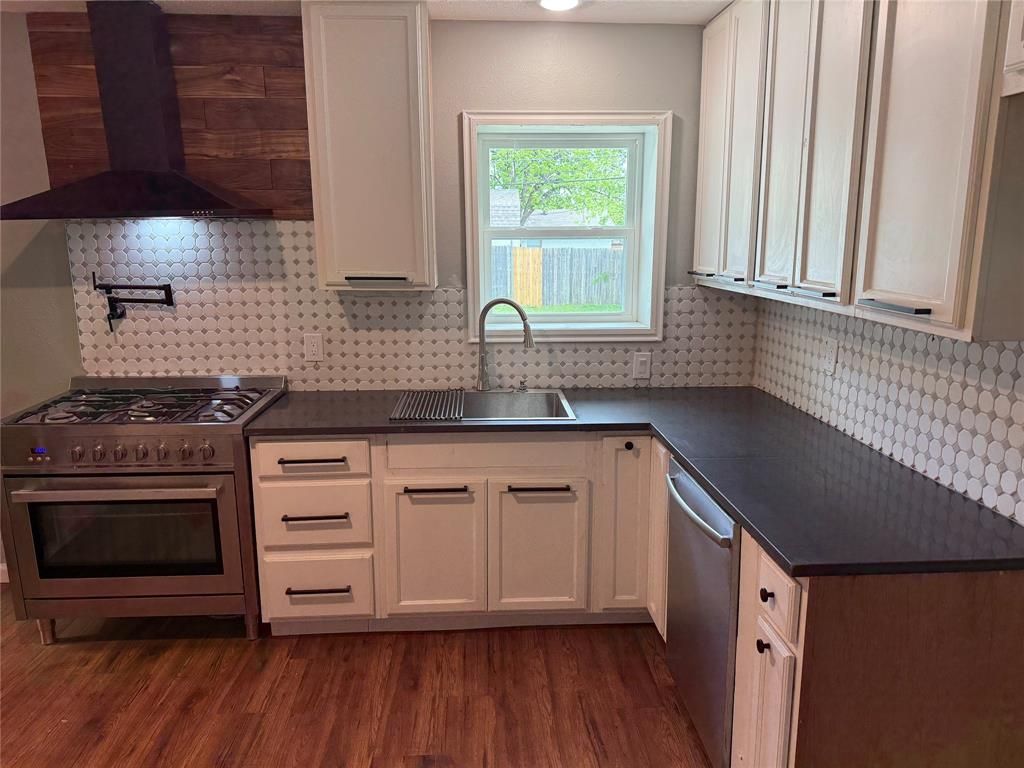 Photo of 910 Pampa Drive, Mesquite, TX 75149 (MLS # 21236914)