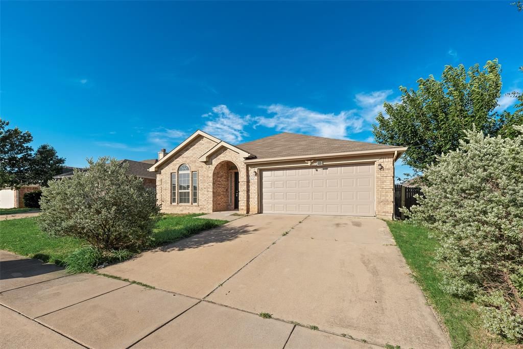 Photo of 7437 Diamond Springs Trail, Fort Worth, TX 76123 (MLS # 21273226)