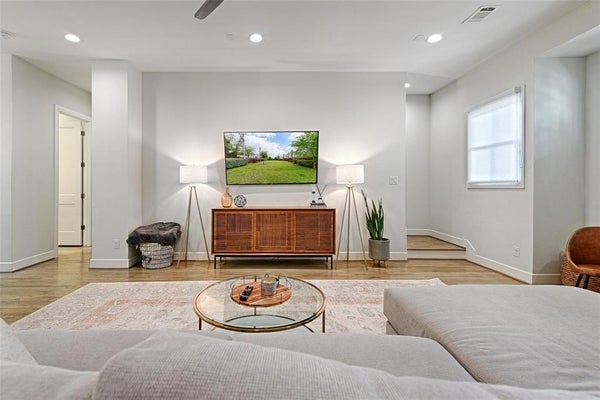 5089 GASTON AVE APT 1002, DALLAS, TX 75214 - Image 82d26d53fdb7cabf56c2d980acf4f2ec/2273933085