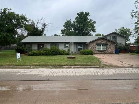 Photo of 1305 W Elliott Street, Breckenridge, TX 76424 (MLS # 21256714)