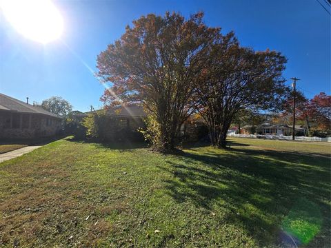 Tiny photo for 222 W Shady Grove Road W #222 East unit, Irving, TX 75060 (MLS # 21132709)