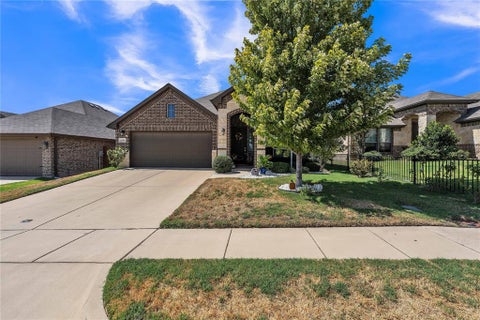 Photo of 2524 Hadley Street, Weatherford, TX 76087 (MLS # 21388484)