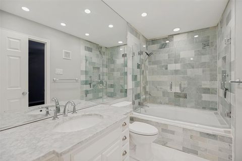 Photo of 16301 Ledgemont Lane #263, Addison, TX 75001 (MLS # 21258053)