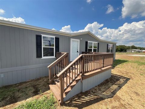 A home in Mineral Wells