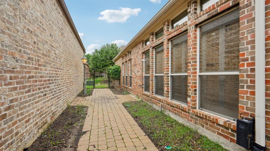 Village Of Ballantrae Sec One - Residential Lease