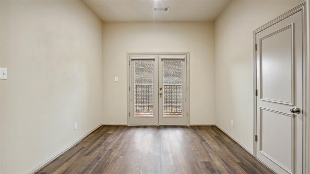 Village Of Ballantrae Sec One - Residential Lease