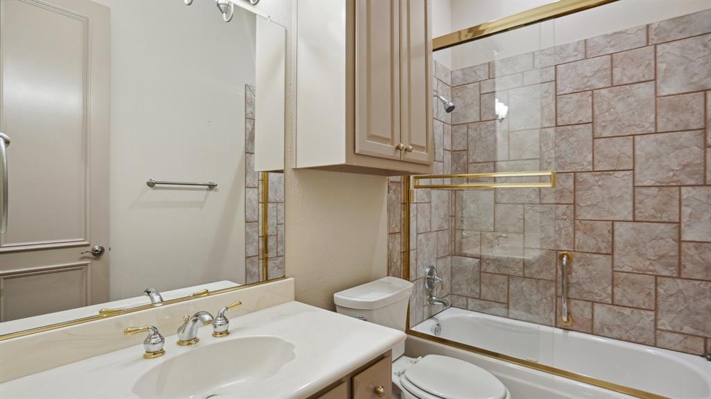 Village Of Ballantrae Sec One - Residential Lease