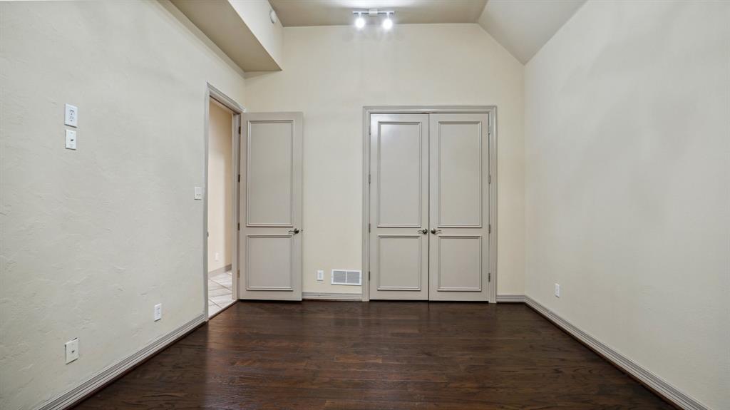 Village Of Ballantrae Sec One - Residential Lease