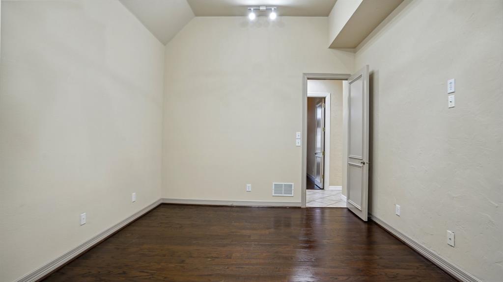 Village Of Ballantrae Sec One - Residential Lease