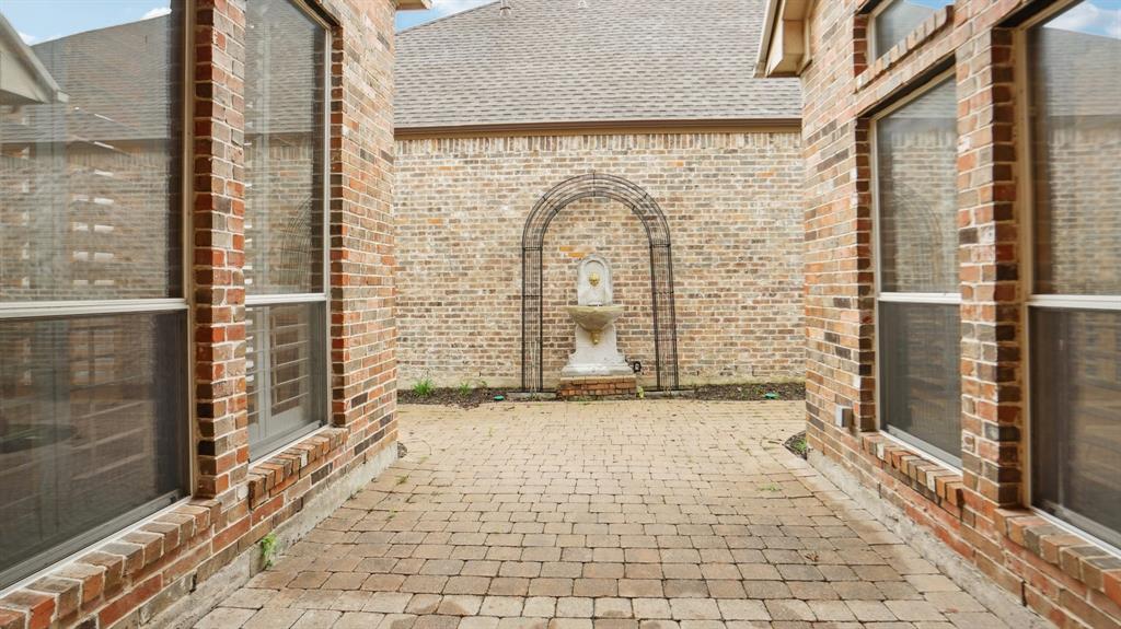 Village Of Ballantrae Sec One - Residential Lease