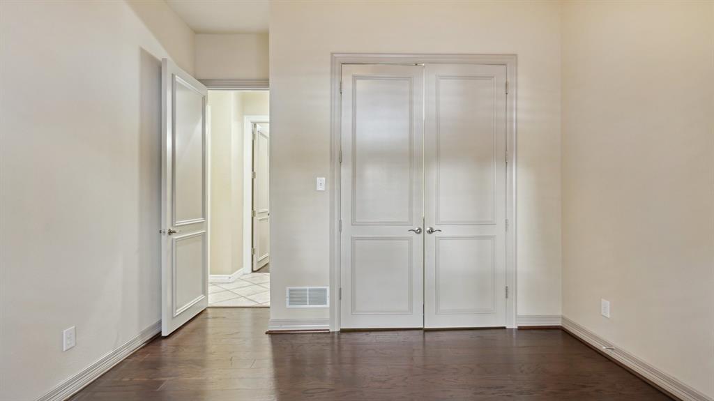 Village Of Ballantrae Sec One - Residential Lease