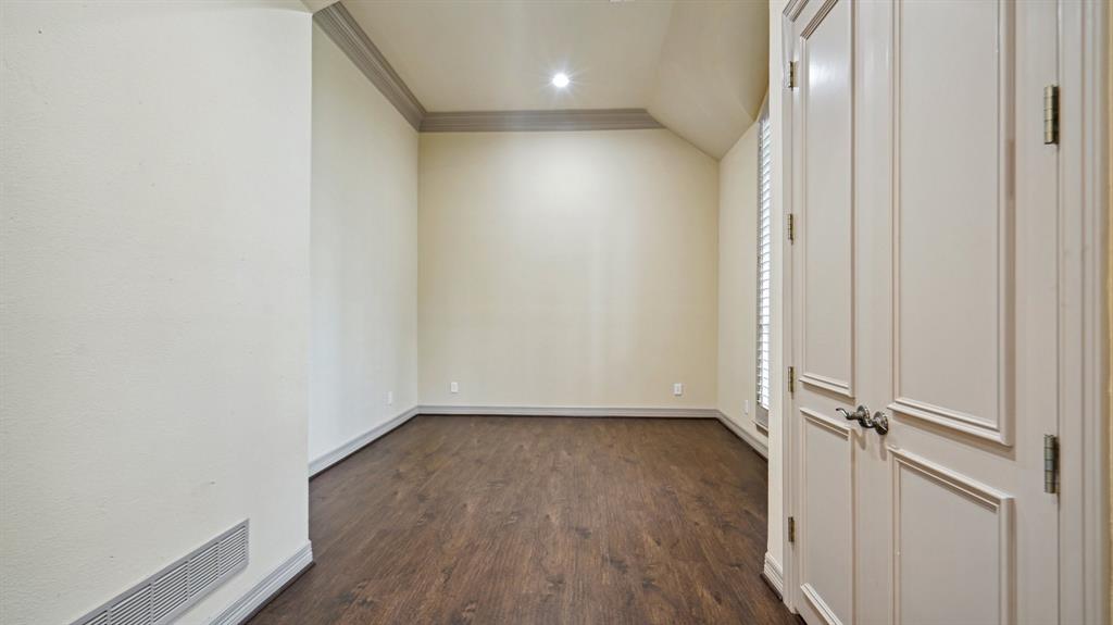 Village Of Ballantrae Sec One - Residential Lease