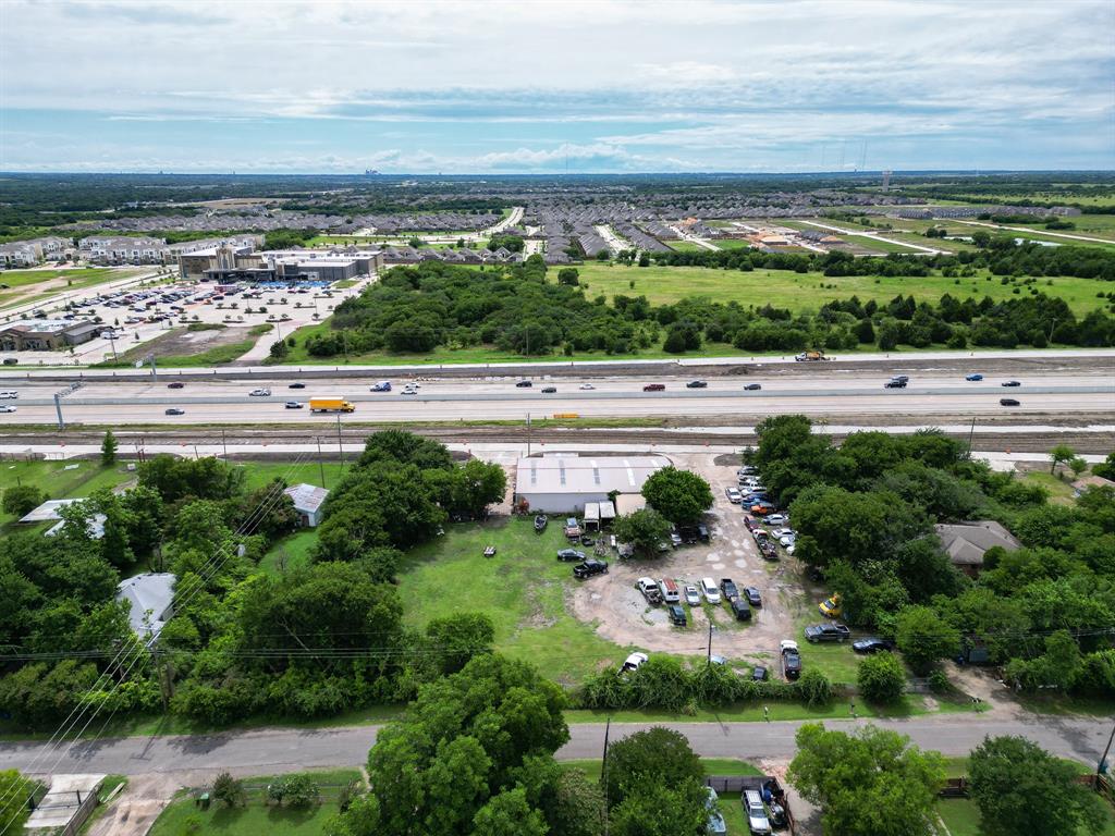 630 N I-35 Frontage Road