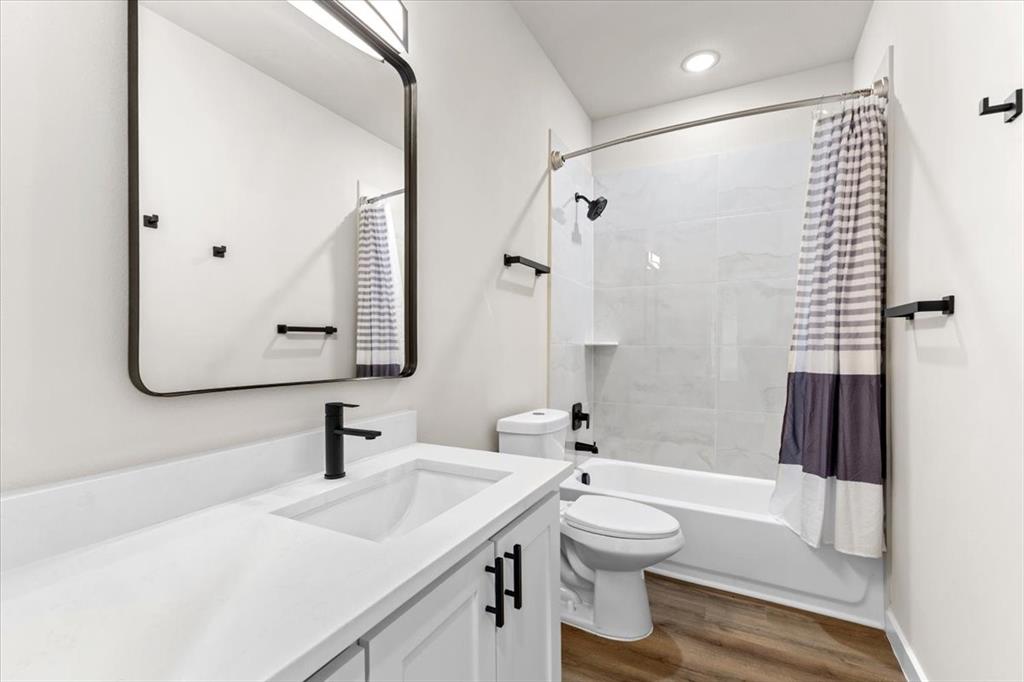 Runaway Bay Unit 5 - Residential