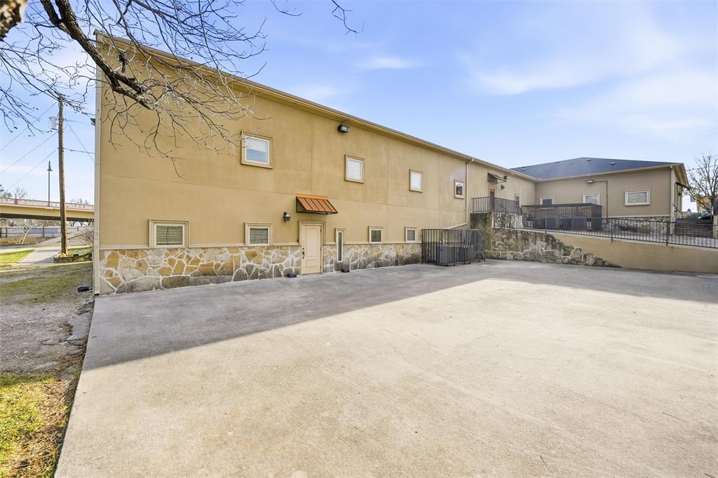 Moore-Thornton & Co - Commercial Sale