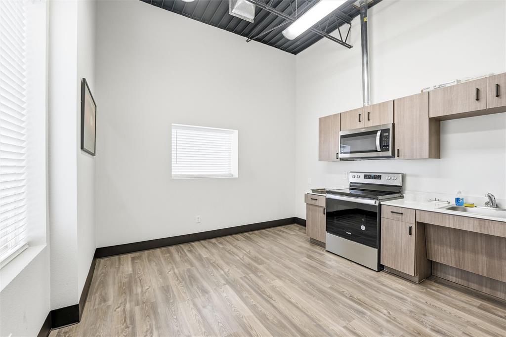 Moore-Thornton & Co - Commercial Sale