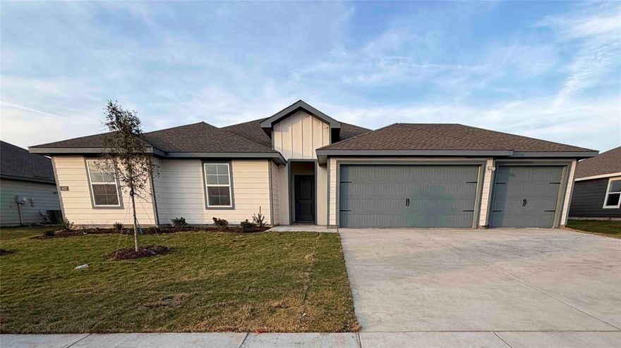 New! Spacious single story floor plan! Four bedrooms, two full baths, open floor plan with covered patio. Home includes, island kitchen, granite counters throughout, LED lighting, full sprinkler system, professionally engineered post tension foundation, and much more!
Waverly Estates is a new D.R. Horton community in Josephine. The community is conveniently located just minutes from Interstate 30, providing easy access to Rockwall and the DFW Metroplex. Waverly Estates offers a variety of single-family homes to choose from. If you're looking for a new home in the Josephine area, Waverly Estates is the perfect community for you.