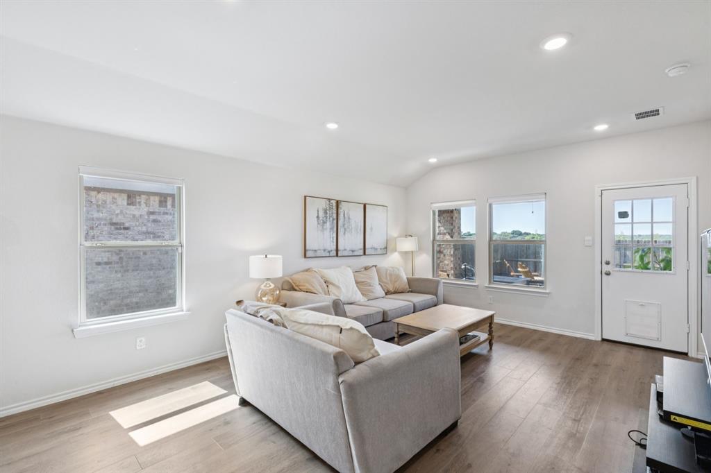 1515 Dilley Lane