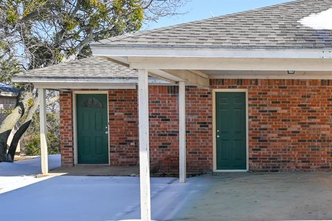 Photo of 604 N Sewell Drive #B, Decatur, TX 76234 (MLS # 21170658)