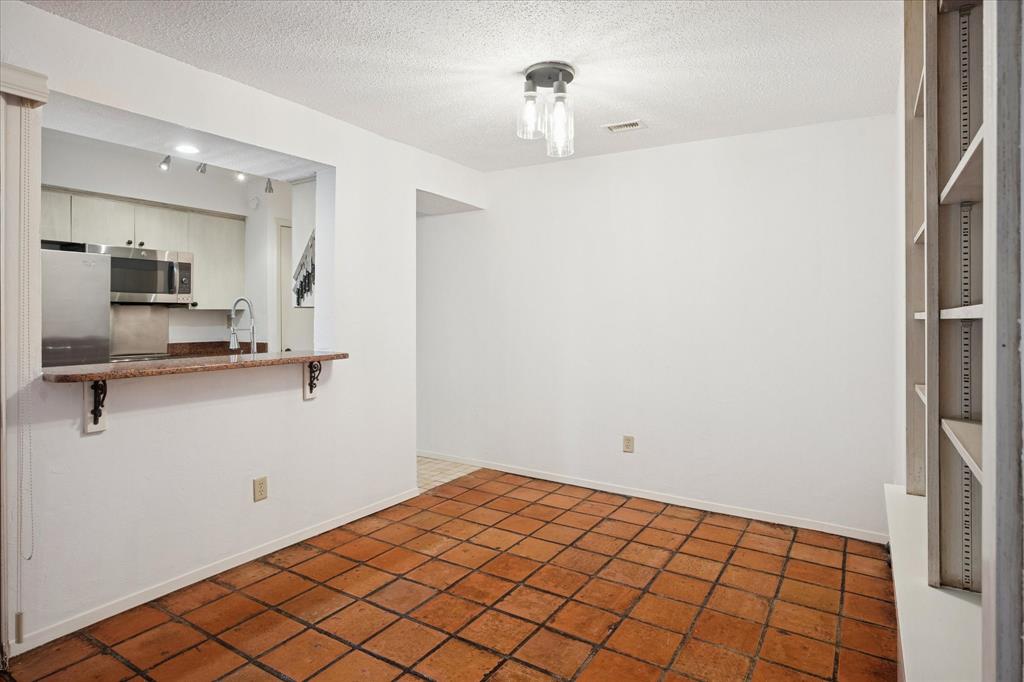 Arrangement Condo - Residential