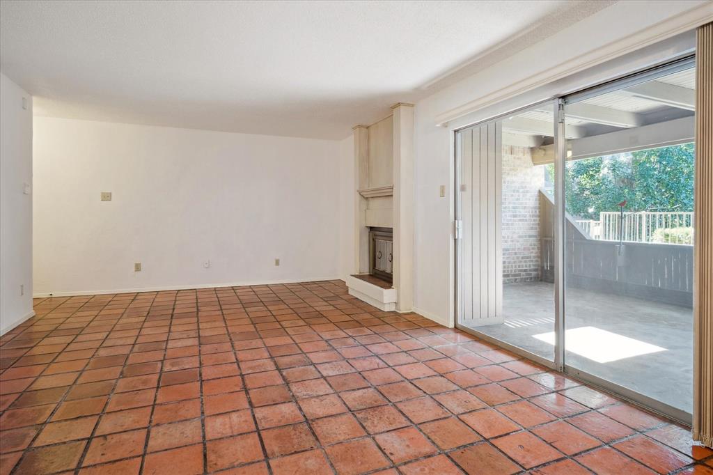 Arrangement Condo - Residential