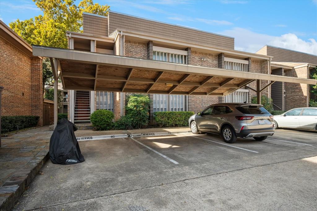 Arrangement Condo - Residential