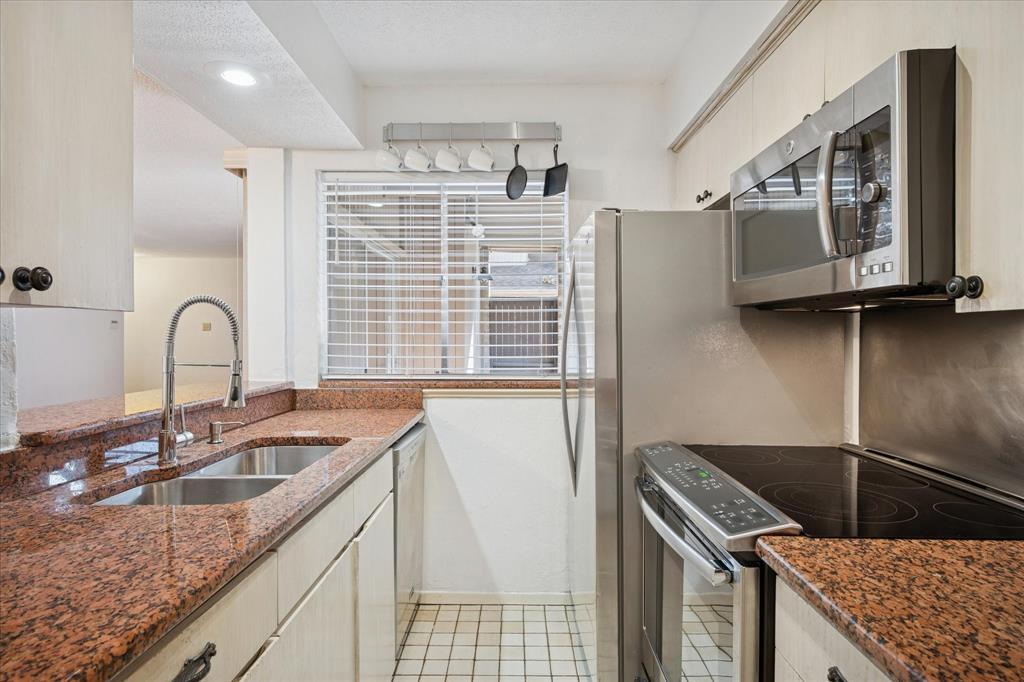 Arrangement Condo - Residential