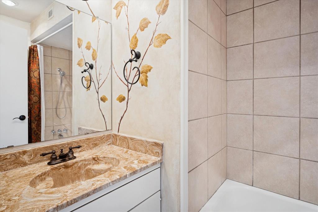 Arrangement Condo - Residential