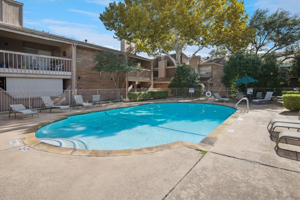 Arrangement Condo - Residential