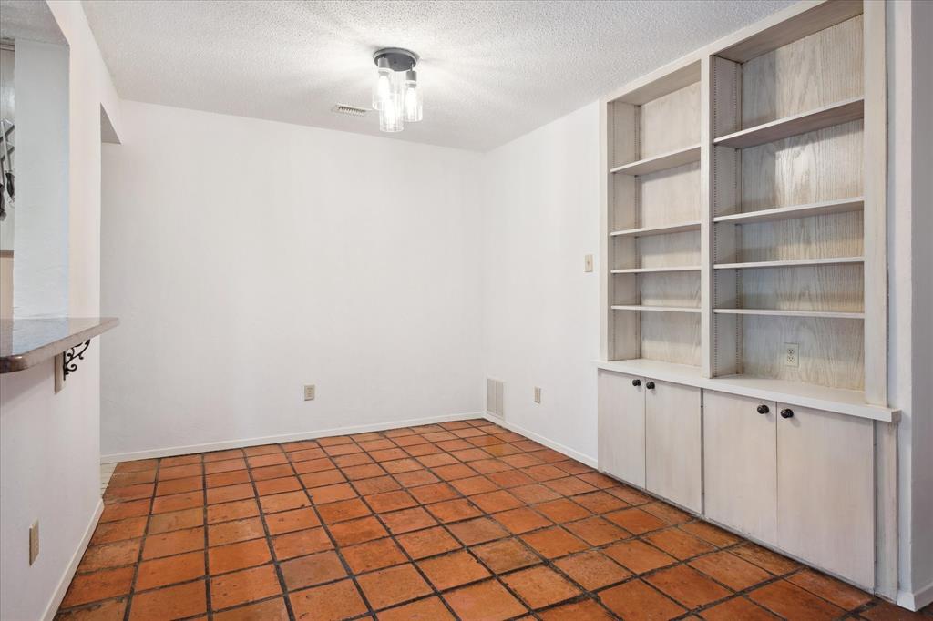 Arrangement Condo - Residential