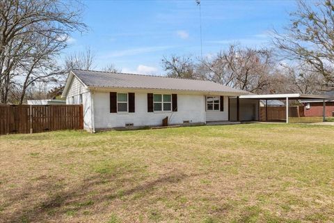 A home in Leonard