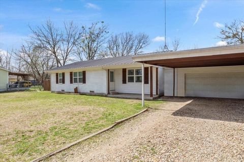 A home in Leonard