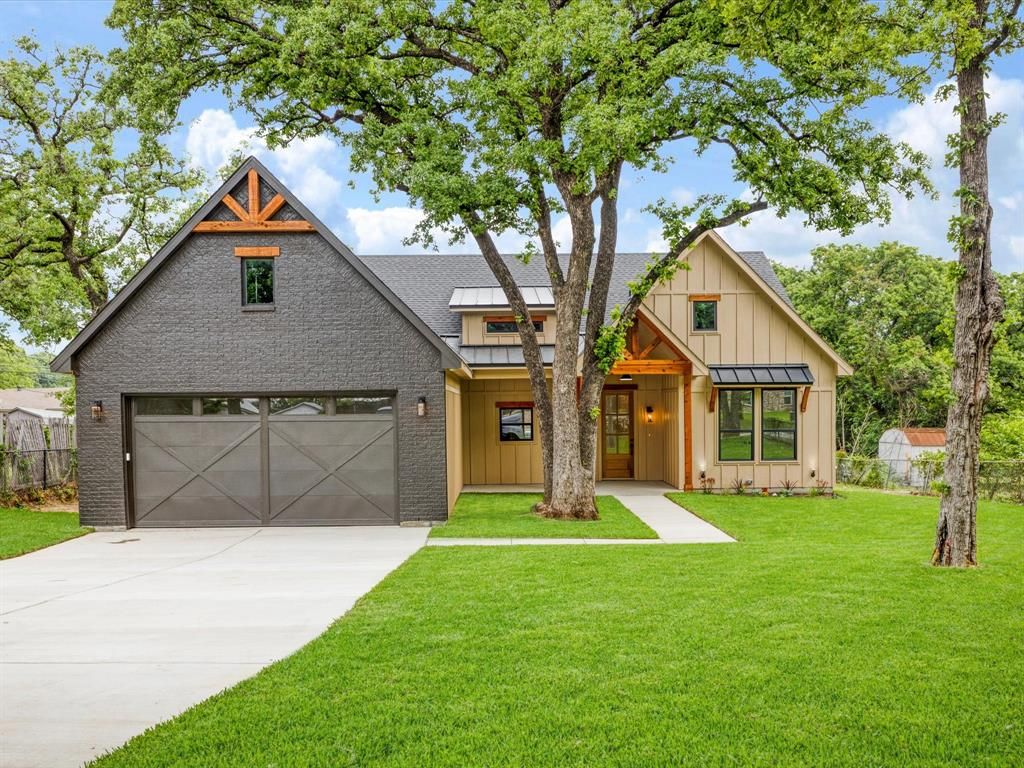 Photo of 314 W Mistletoe Drive, Kennedale, TX 76060 (MLS # 21251329)