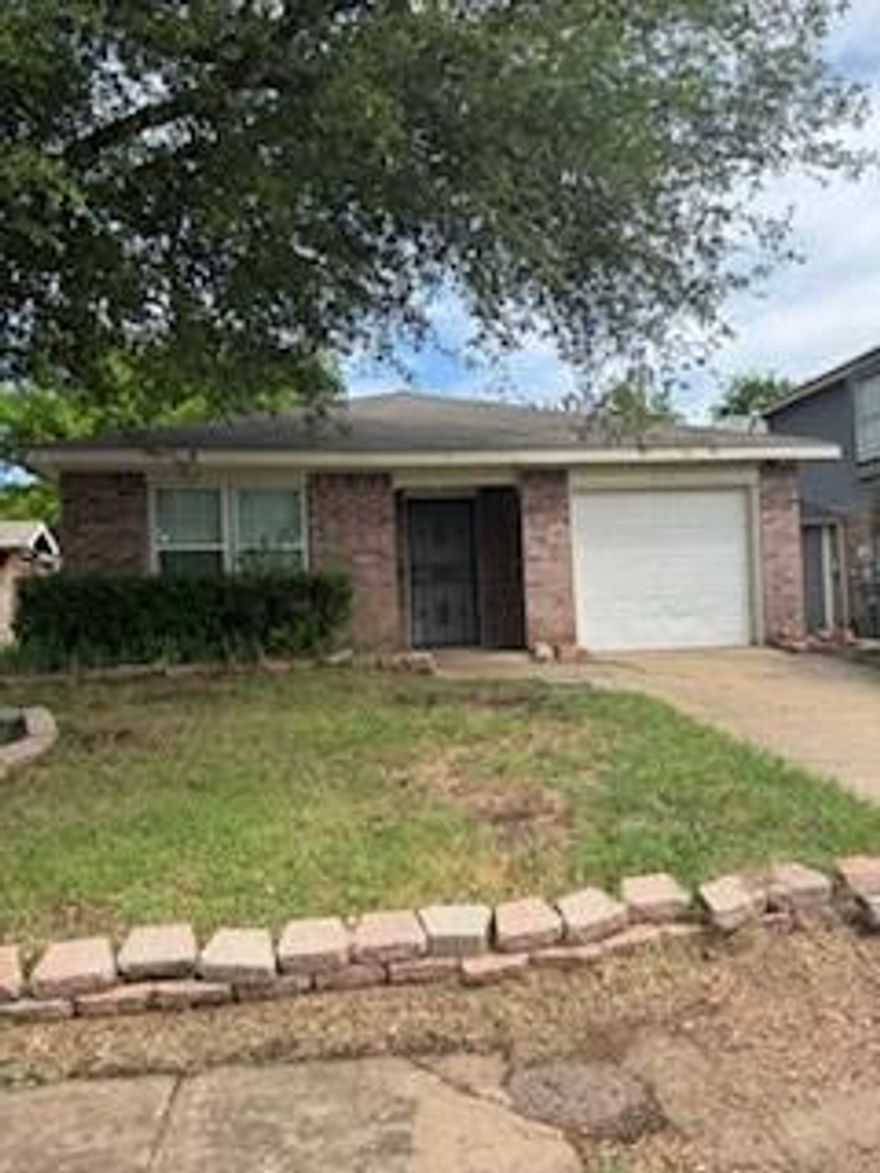 Selling as is! Seller will not make any repairs. No blind offers. Cash only. Fabulous investment opportunity near Downtown Dallas. Proof of funds required for all offers. SDN is in the transaction desk. Please schedule with Broker Bay.