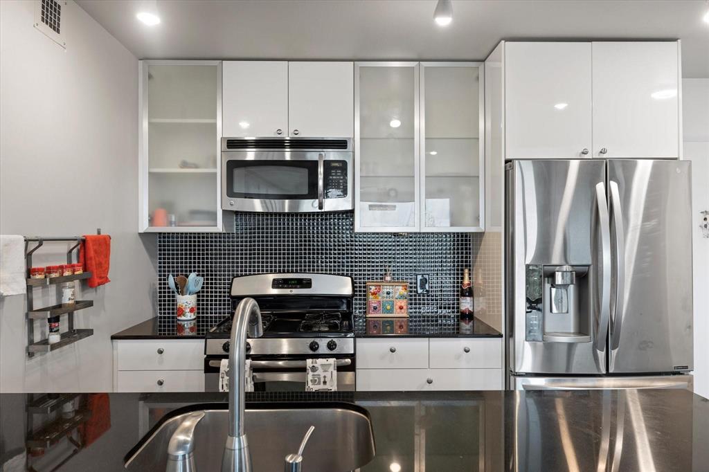 Twenty-One Turtle Crk Bldg A - Residential Lease