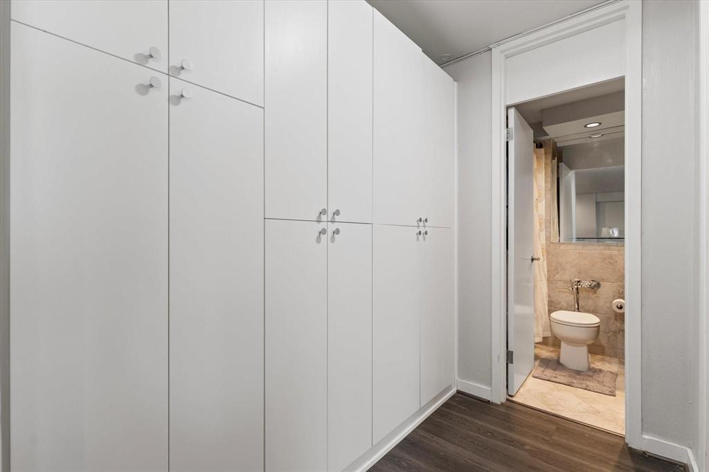 Twenty-One Turtle Crk Bldg A - Residential Lease