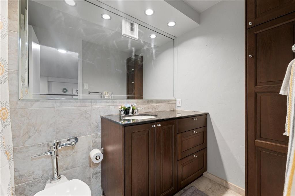 Twenty-One Turtle Crk Bldg A - Residential Lease