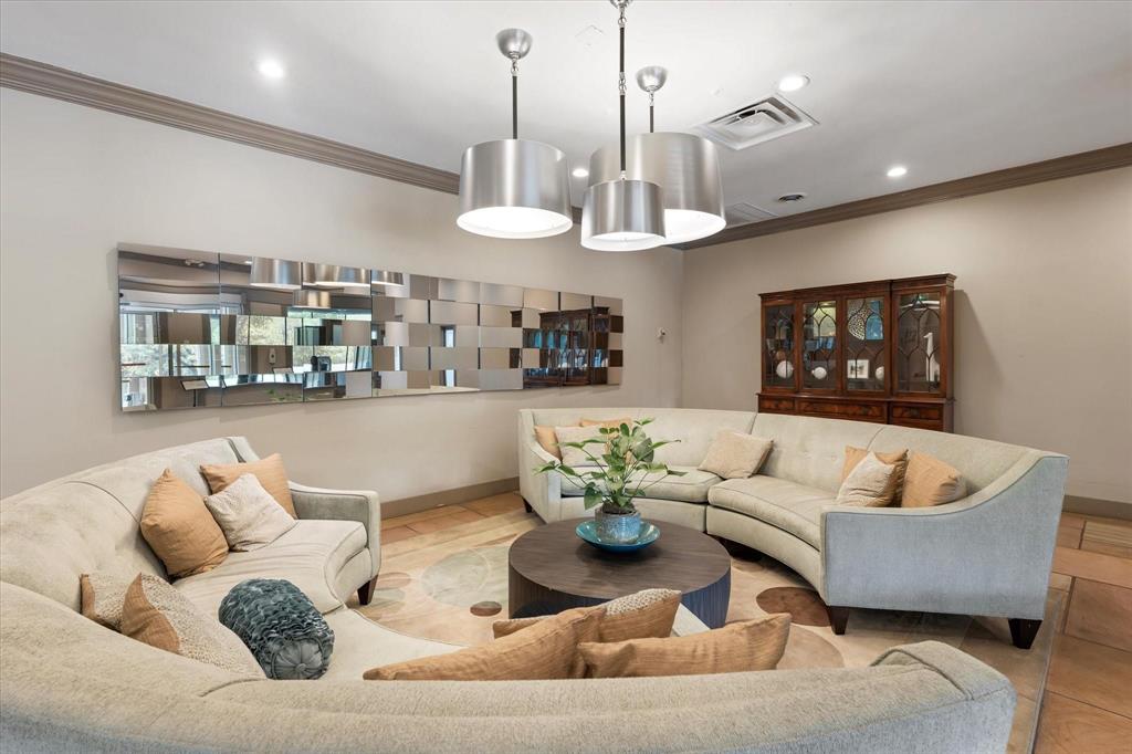 Twenty-One Turtle Crk Bldg A - Residential Lease