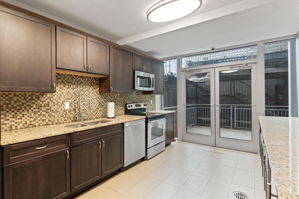 Twenty-One Turtle Crk Bldg A - Residential Lease