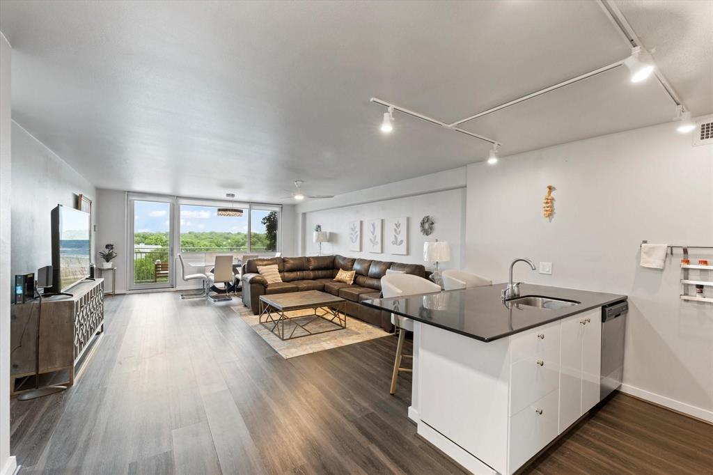 Twenty-One Turtle Crk Bldg A - Residential Lease