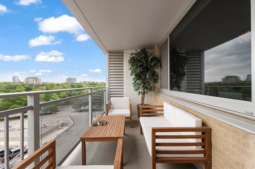 Twenty-One Turtle Crk Bldg A - Residential Lease