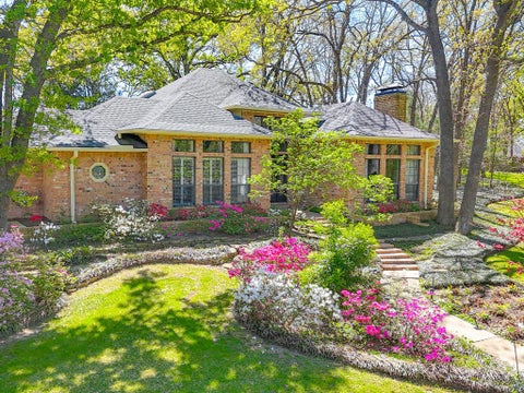 Photo of 305 County Road 0008, Corsicana, TX 75110 (MLS # 21384747)