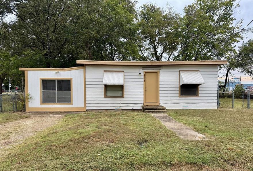 Attention, investors, and renovators! This 2-bedroom, 1-bath home sits on a spacious 0.286 acre lot in a rapidly developing area.
With a little work, this could be a perfect rental or profitable flip. Conveniently located near schools, shopping, and major highways.

Sold as-is — seller will make no repairs. Bring your tools and imagination to make this diamond in the rough shine!