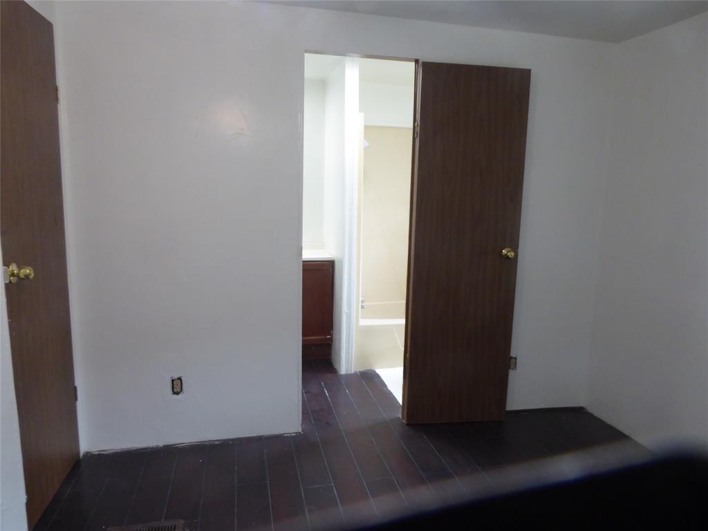1005 Shana Lane