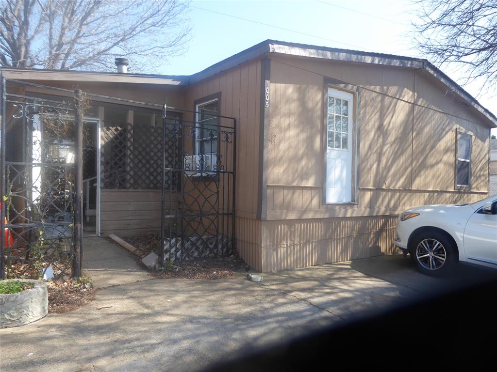 1005 Shana Lane