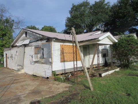 Tiny photo for 124 Sibley Street, Oil City, LA 71061 (MLS # 21340792)