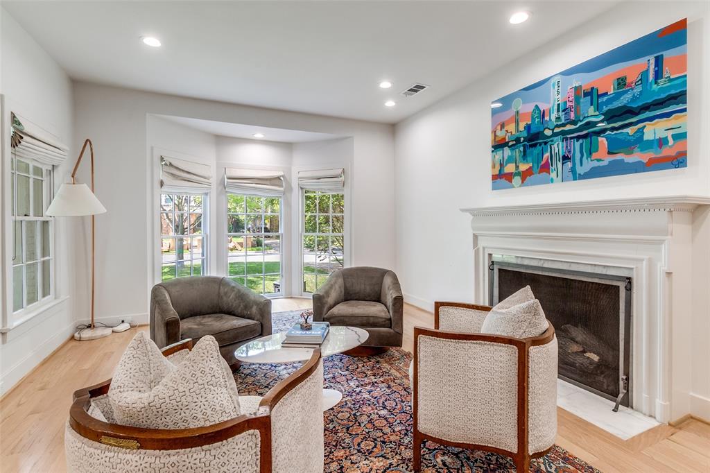 1142 N Winnetka Avenue