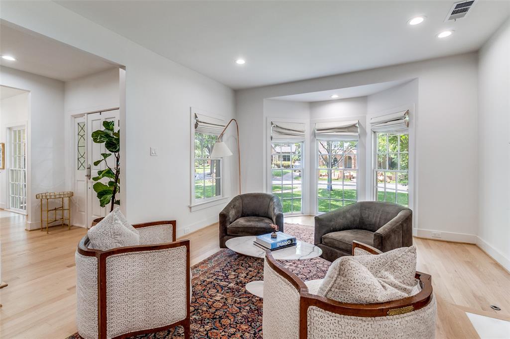 1142 N Winnetka Avenue