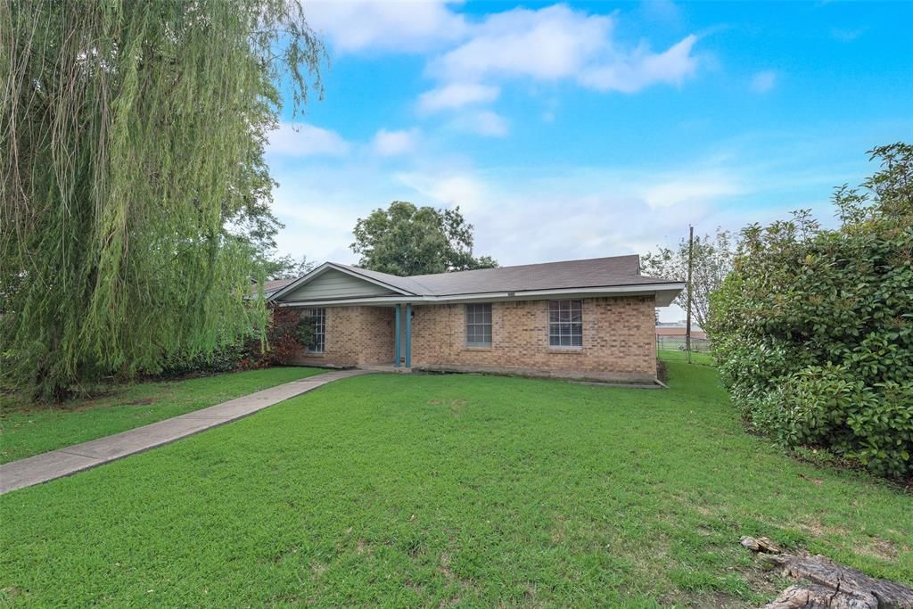 Photo of 2529 Belhaven Drive, Mesquite, TX 75150 (MLS # 21072374)